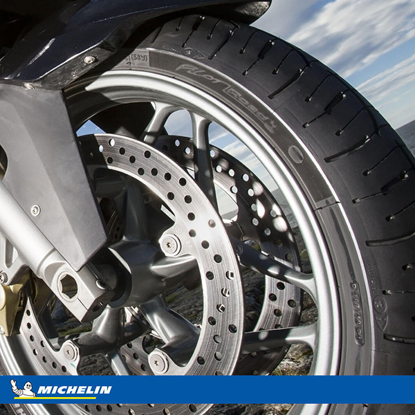 MICHELIN 120/70 ZR17 (58W)