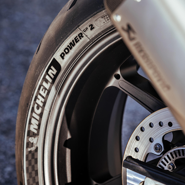 MICHELIN 120/70 ZR17 (58W)